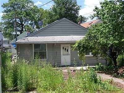 1st image of 833 Wilcox Ave