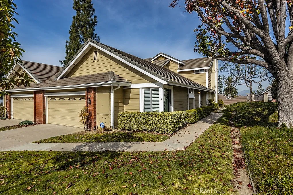 3 bed, 2178 sqft, $4,400 — Photo 1
