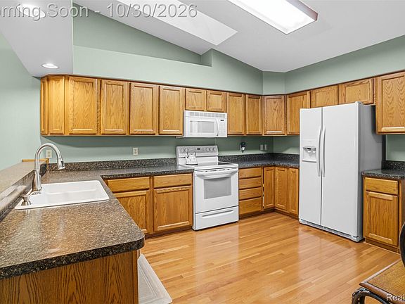 5th image of 4386 Springbrook Dr