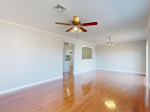 5th image of 13 Oyster Bay Rd APT C