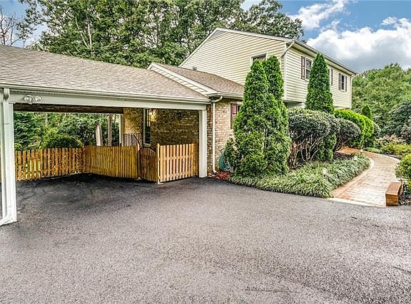 3rd image of 9510 Lakewater Ct