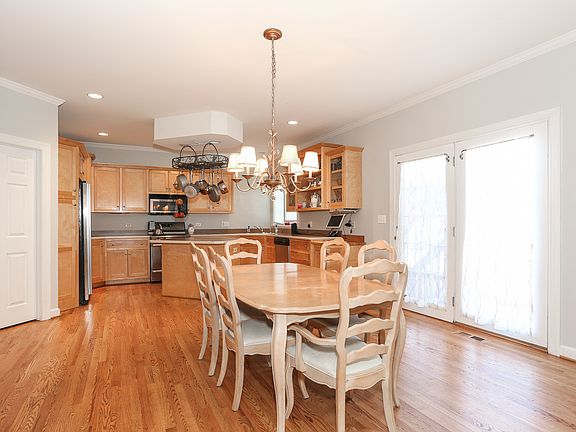 4th image of 212 S Cass Ave