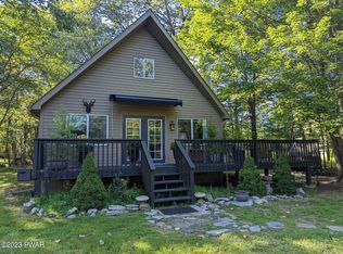 167 Roundhill Rd, Dingmans Ferry, PA 18328