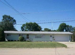 418 Grove St, Lena, IL 61048