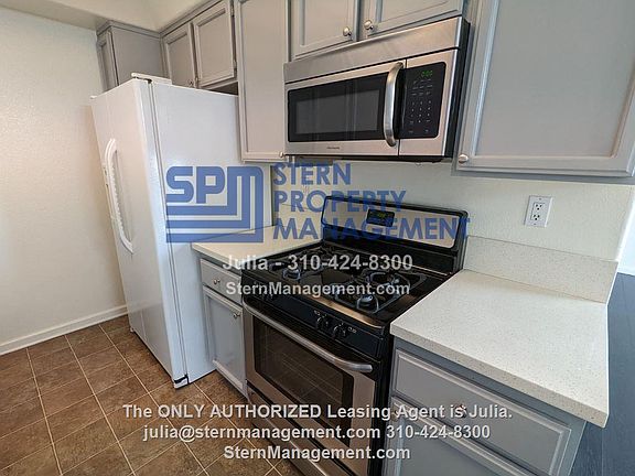 3rd image of 922 N Croft Ave APT 202
