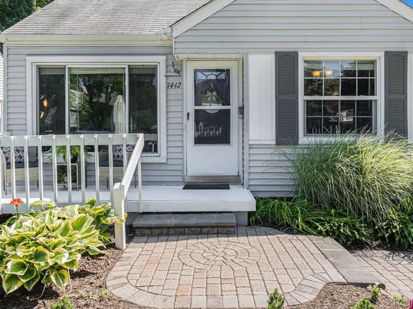 1442 Oakley Rd, Clawson, MI 48017