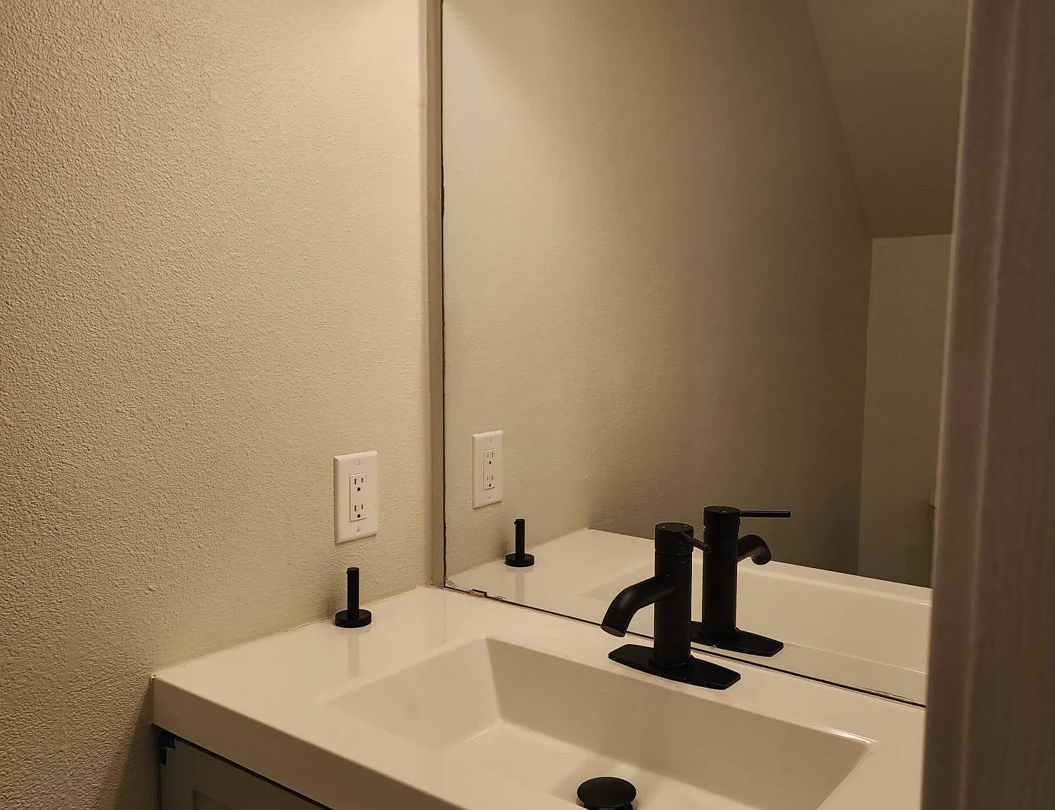 2 bed, 1.5 bath, 870 sqft, $1,850 — Photo 4