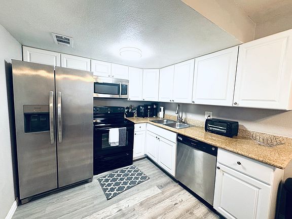 4th image of 493 McKellar Cir #3