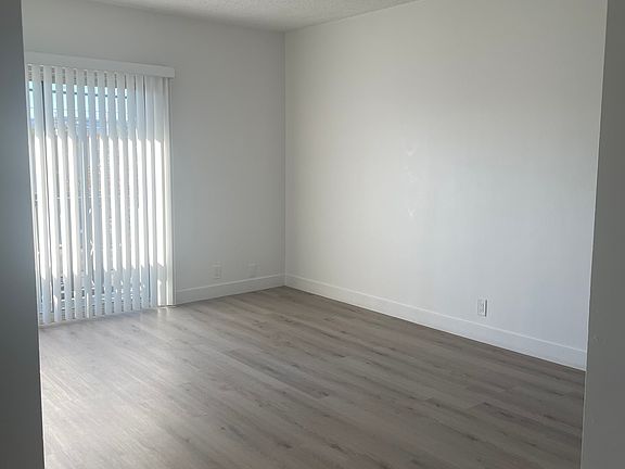 5th image of 16157 Vanowen St #228