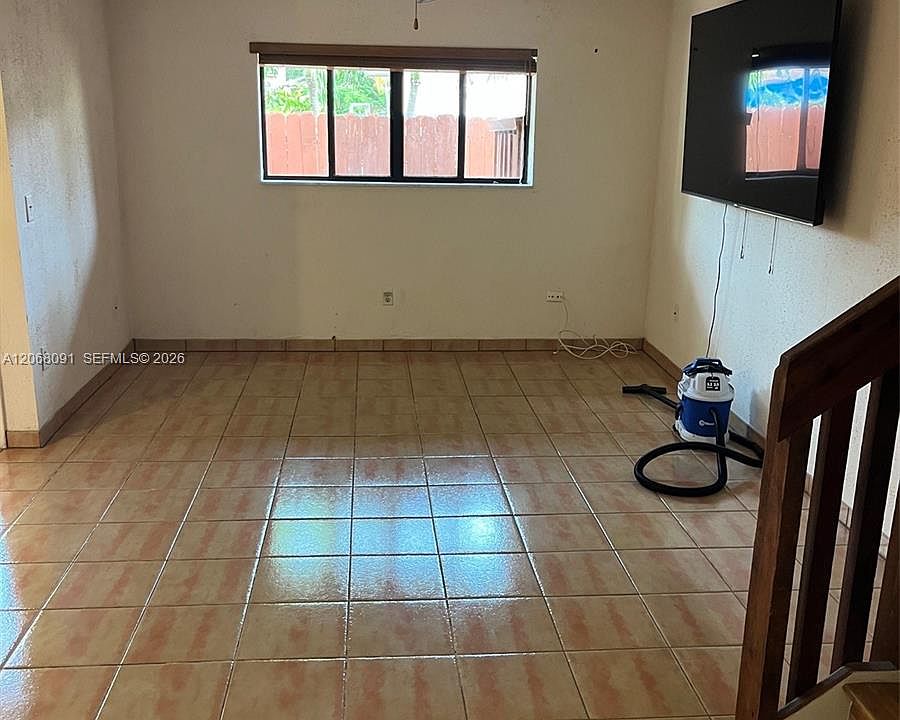 1st image of 463 SE 14th St #463
