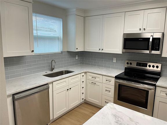 3rd image of 5234 Cypress Creek Dr #103