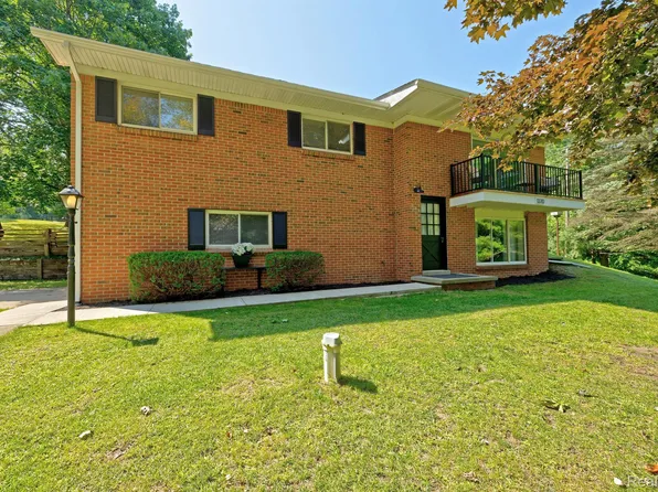 1370 Hummer Lake Rd, Ortonville, MI 48462