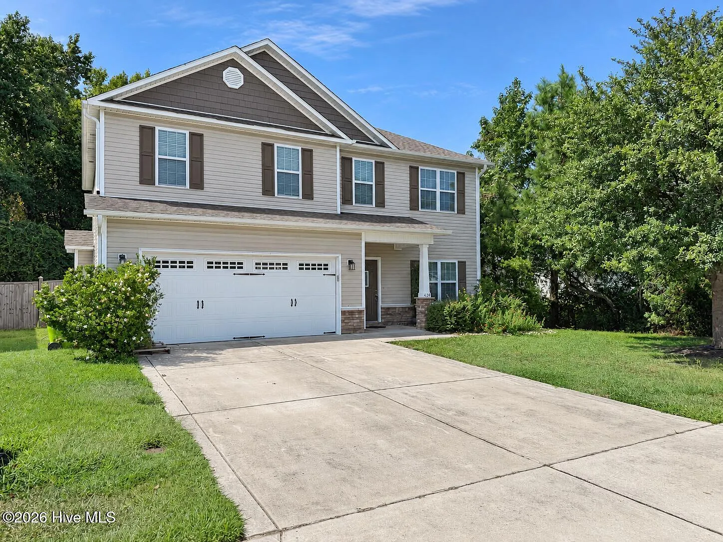 4 bed, 2.5 bath, 2387 sqft, $2,100 — Photo 2