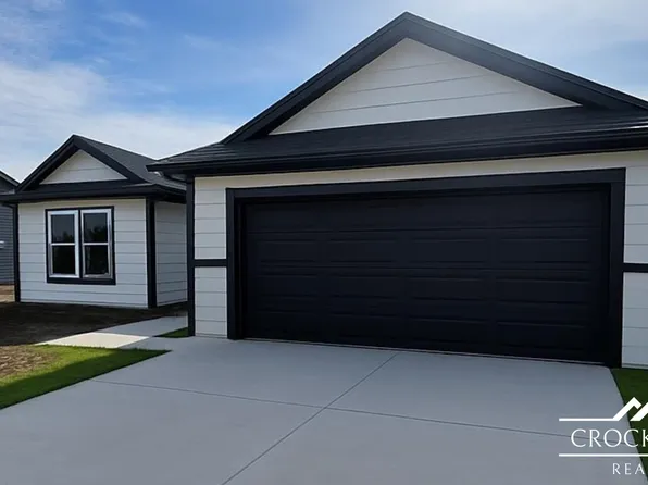 1331 Marboeuf Blvd, Dodge City, KS 67801