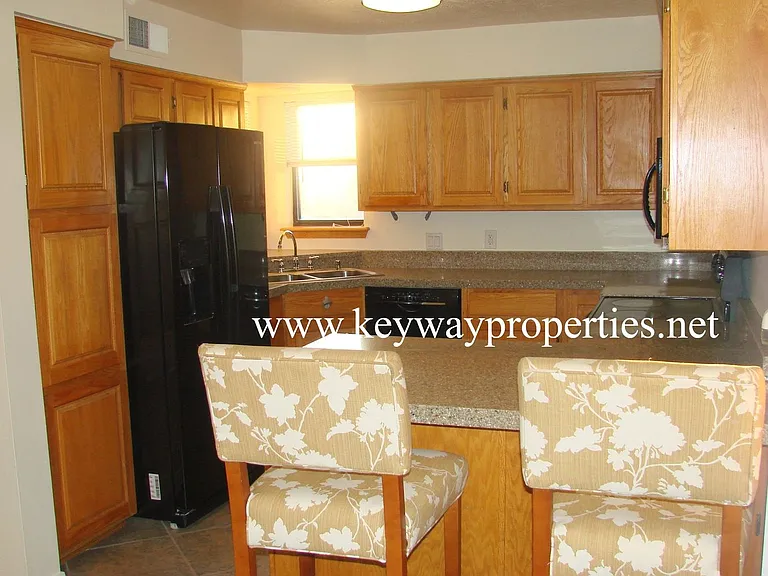 4816 Manitoba Ct NE — Photo 6