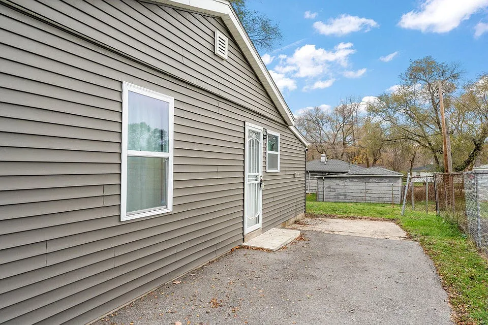 3 bed, 1081 sqft, $1,550 — Photo 2