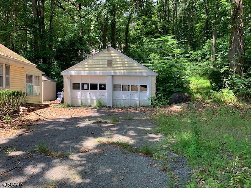2nd image of 88 Parks Rd