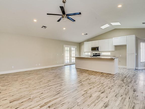 3rd image of 2614 E Dolphin Ave