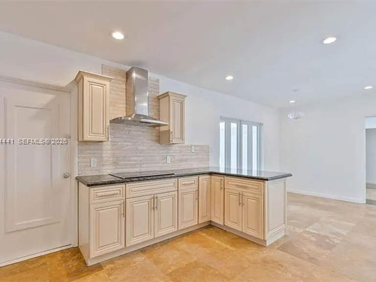680 NE 57th St #680 — Photo 23