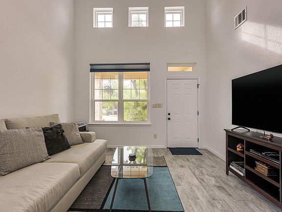 4th image of 20900 Waterside Dr #1