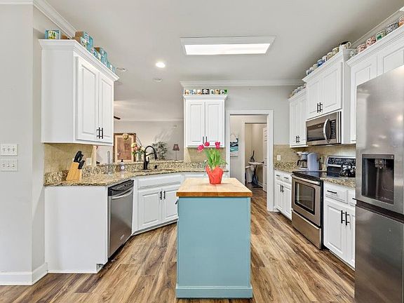 5th image of 908 Orchard Cir