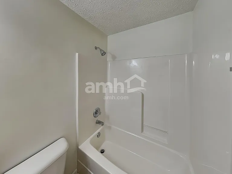2126 Burgess Ln — Photo 16