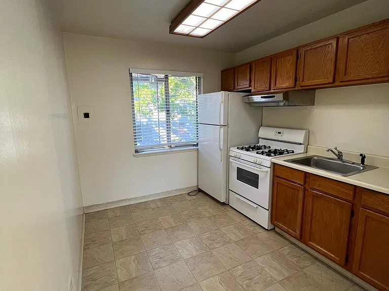 4129 El Camino Way #K — Photo 2