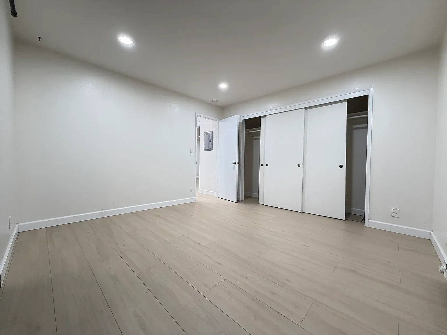 2 bed, 800 sqft, $3,000 — Photo 4