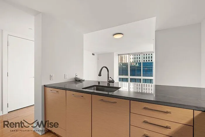 301 Mission St #15E — Photo 6