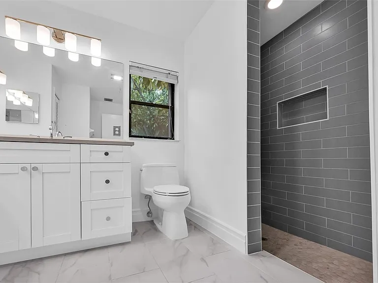 Ensuite Master Bathroom