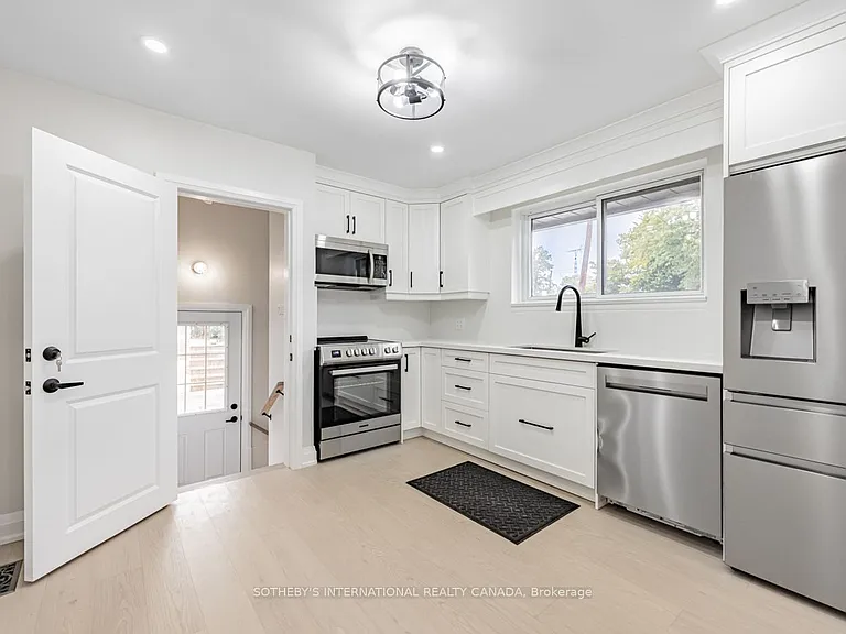 222 Hammersmith Ct #UPPER — Photo 4