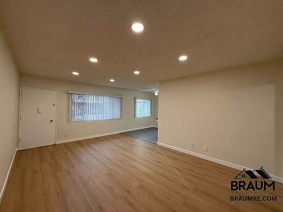 4th image of 13115 Oxnard St APT 6