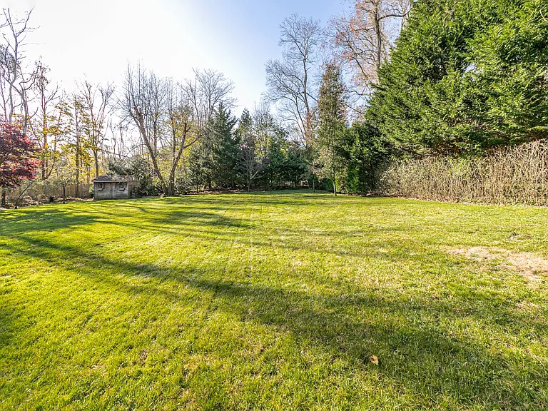 200 Woodbine Dr — Photo 26