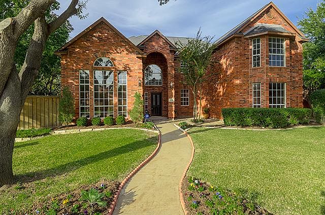 1st image of 402 Park Valley Dr