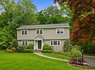 16 Hickory Ln, Mount Kisco, NY 10549