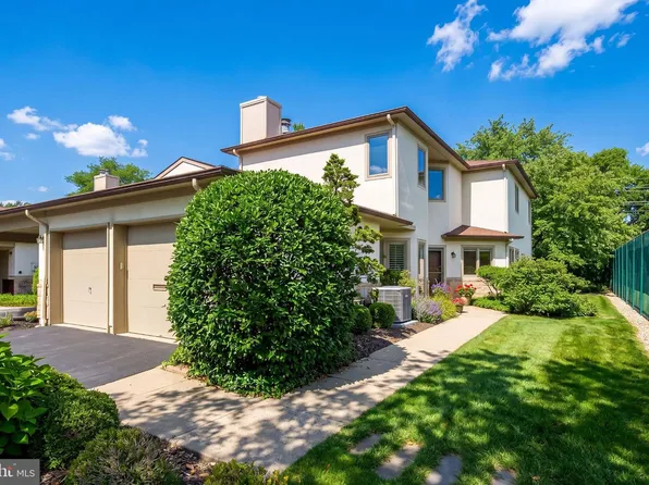10 Jackie Dr, Lawrence Township, NJ 08648