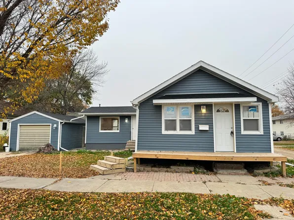 614 3rd Ave NE, Aberdeen, SD 57401