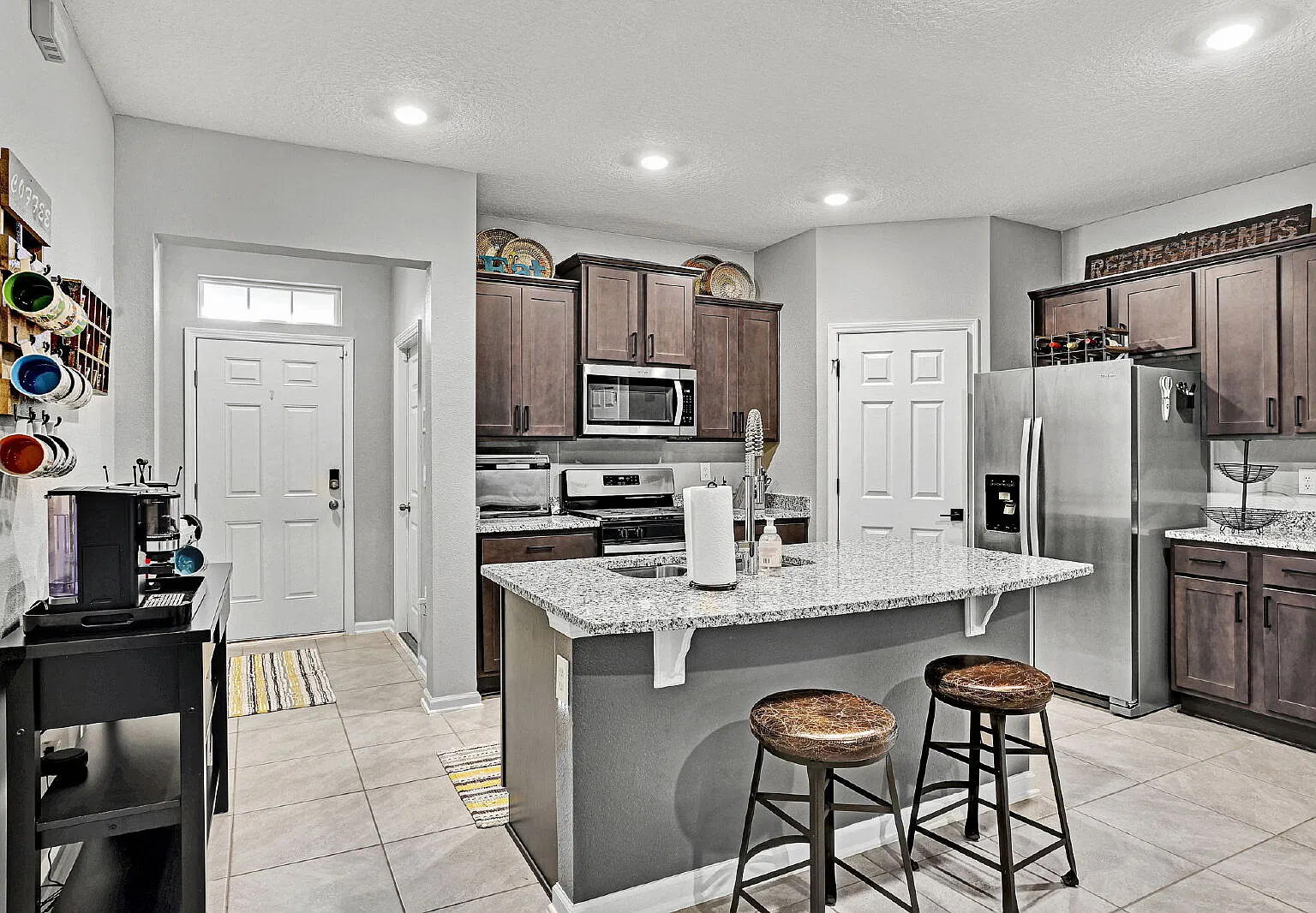 2 bed, 2.5 bath, 1442 sqft, $1,945 — Photo 2