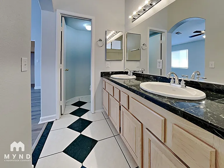 6602 Elk Creek Ln — Photo 10