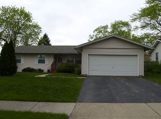 57 Lancaster Ave, Elk Grove Village, IL 60007