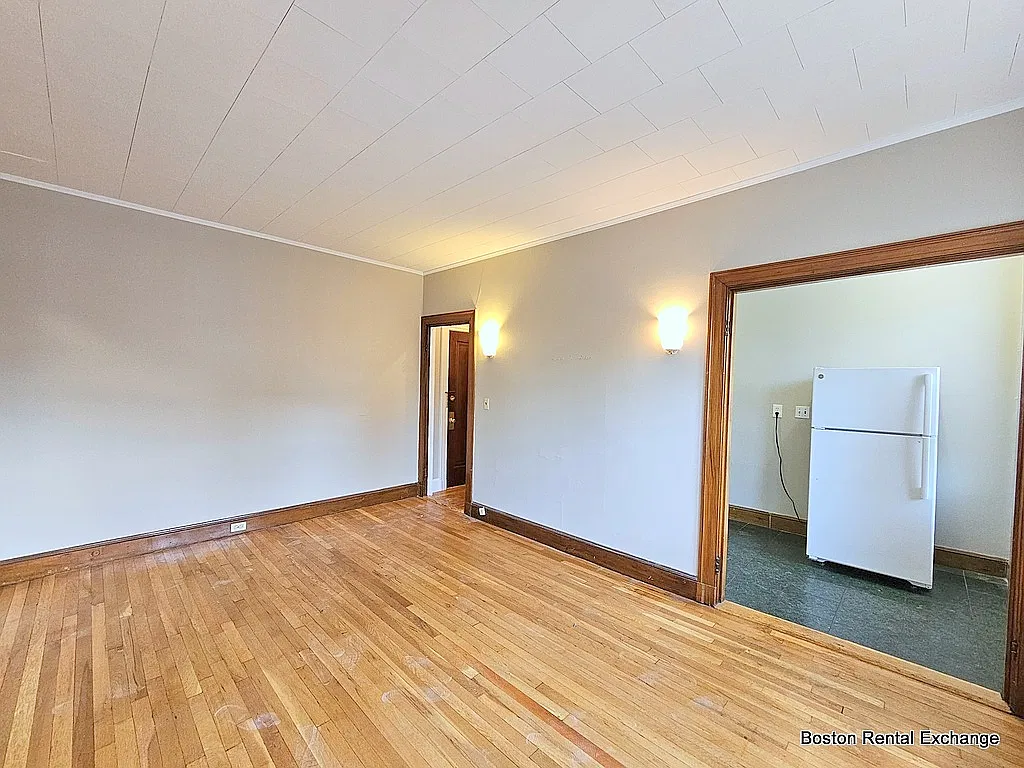 Studio, $2,000 — Photo 4
