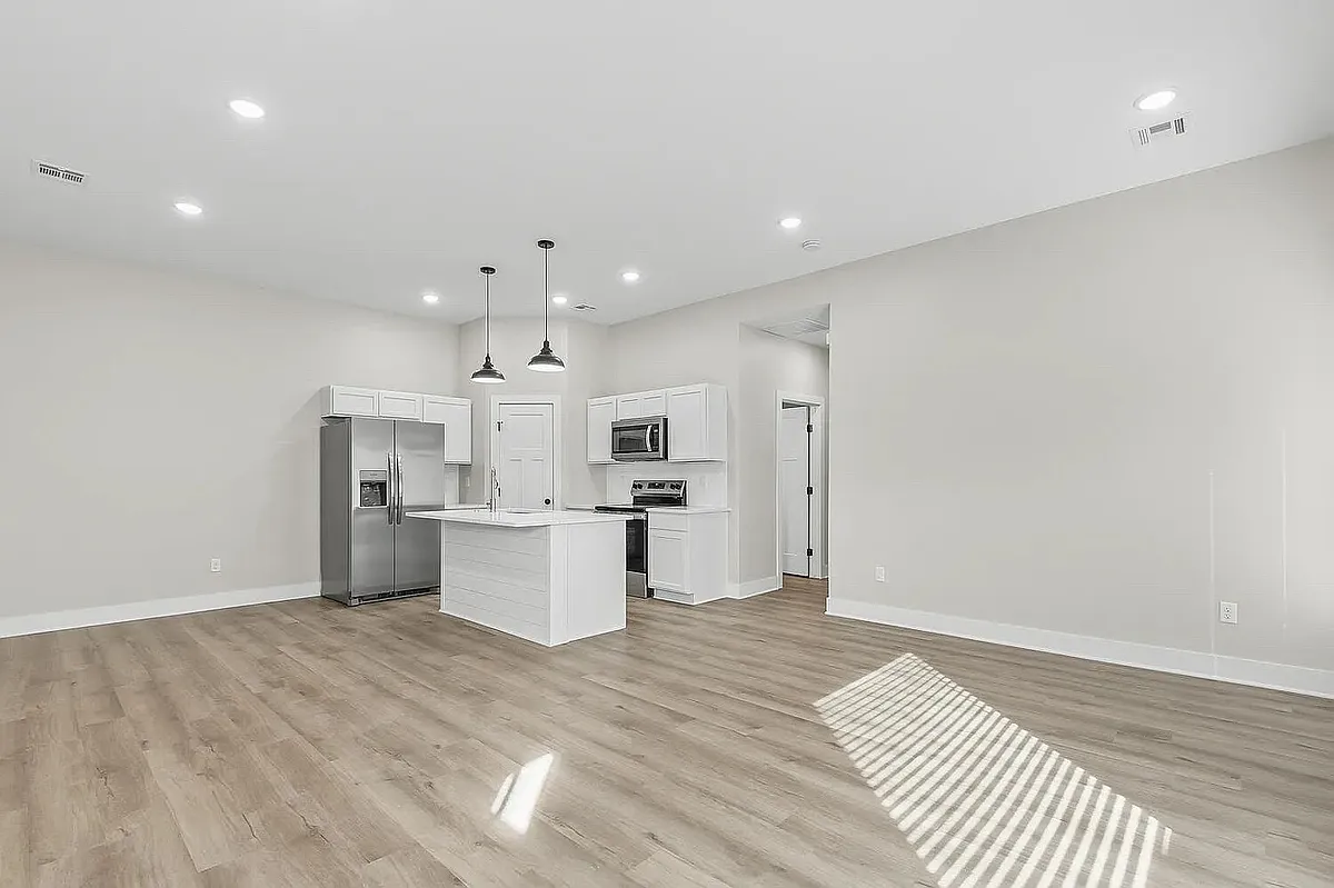 Building Photo - 17135 W Lawson Cir