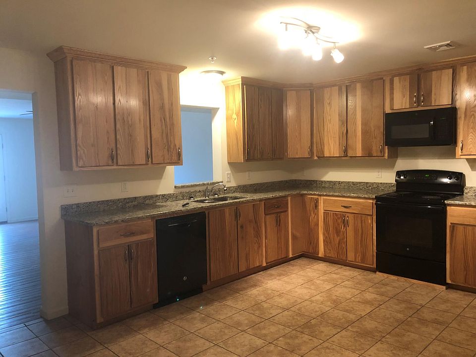 Kitchen with all appliances