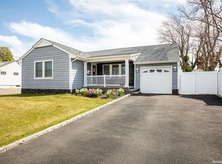 1213 Tulip Ln, Wantagh, NY 11793
