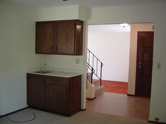 3rd image of 5352 Sutton Pl S #5352