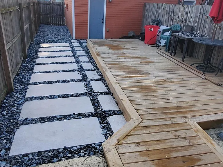 1075 Summit St — Photo 31