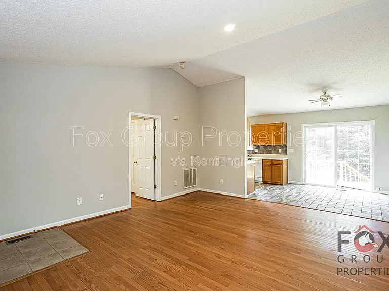 184 Brook Creek Dr — Photo 4