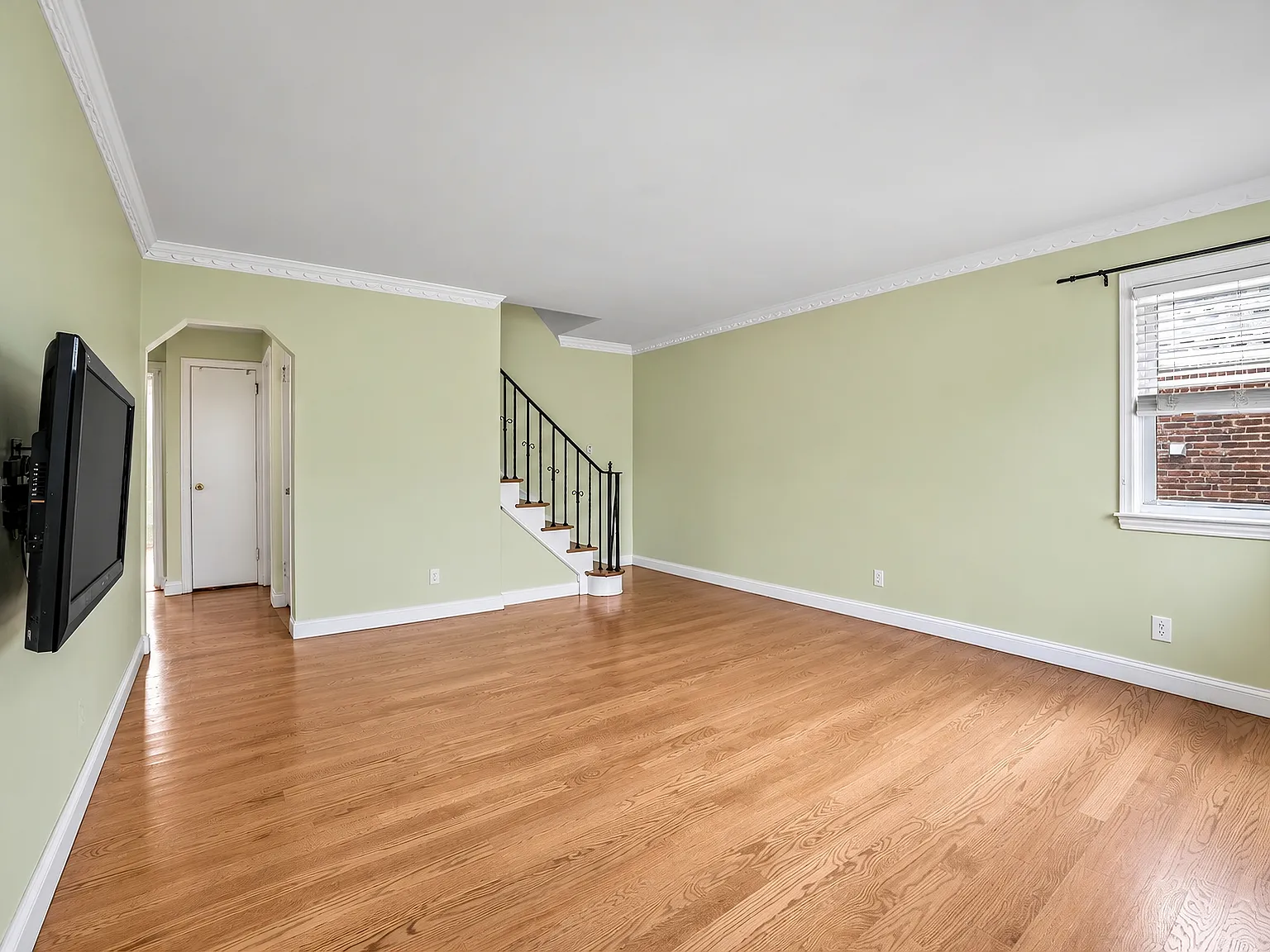 4 bed, 1338 sqft, $4,500 — Photo 2