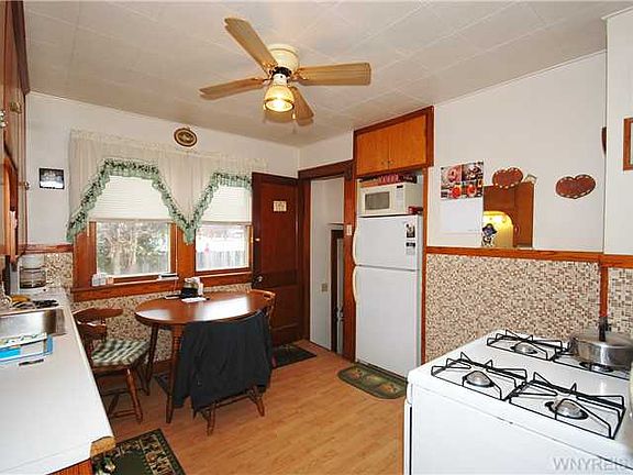 4th image of 24 Evelyn Ave