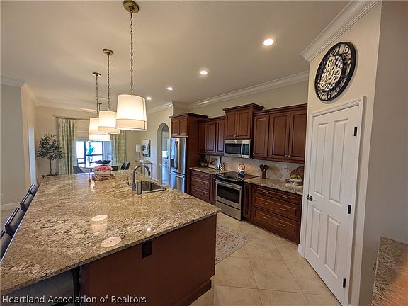 5th image of 5081 Lake Regency Dr